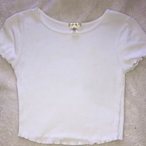 basic white t shirt